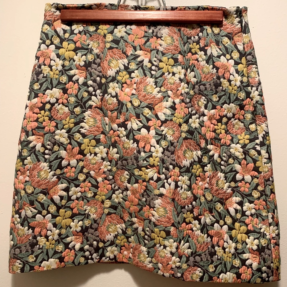 Loft - Floral skirt, above the knee